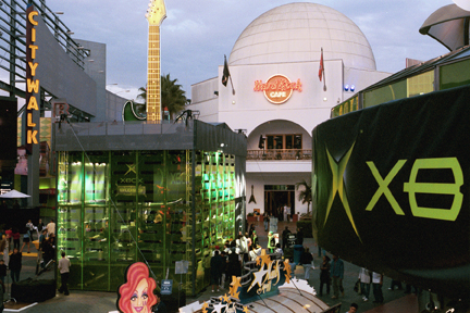 On November 2-3, 2001, Microsoft held a 48-hour gaming competition called "Xbox Unleashed" simultaneously in New York and at Universal Studios in Los Angeles.