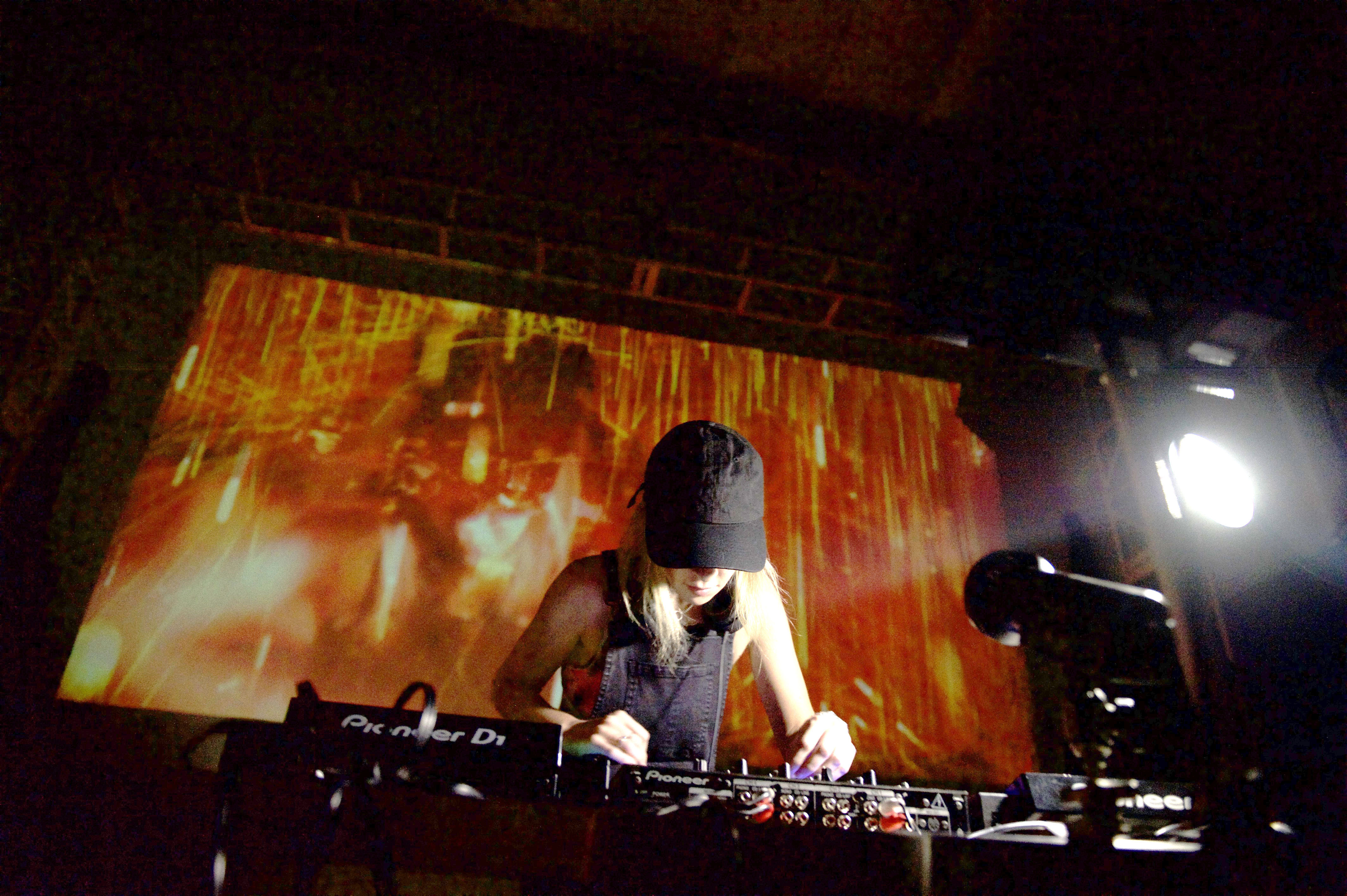 Alison Wonderland DJing