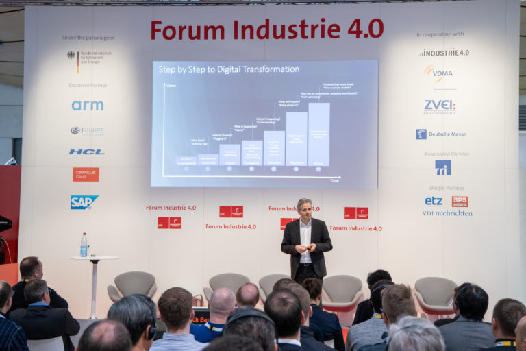Erich Barnstedt speaking at Forum Industrie 4.0