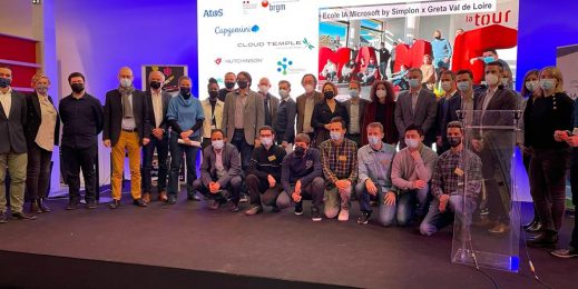 Photo de groupe de l'inauguration de l'Ecole Microsoft IA à Tours