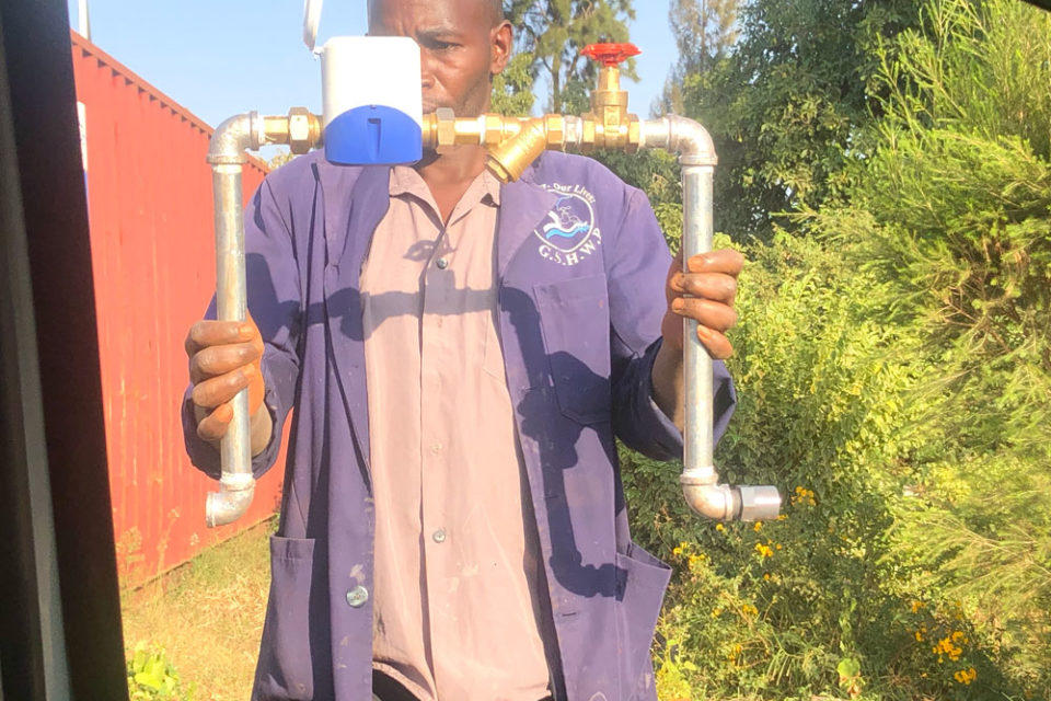 Man standing and holding a water equipment