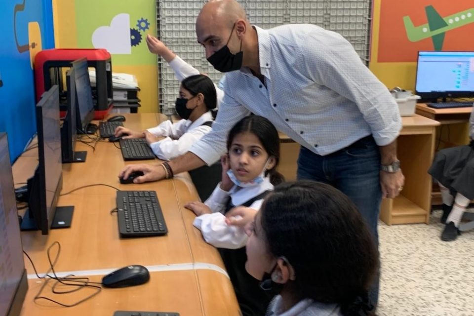 Students learning online lessons