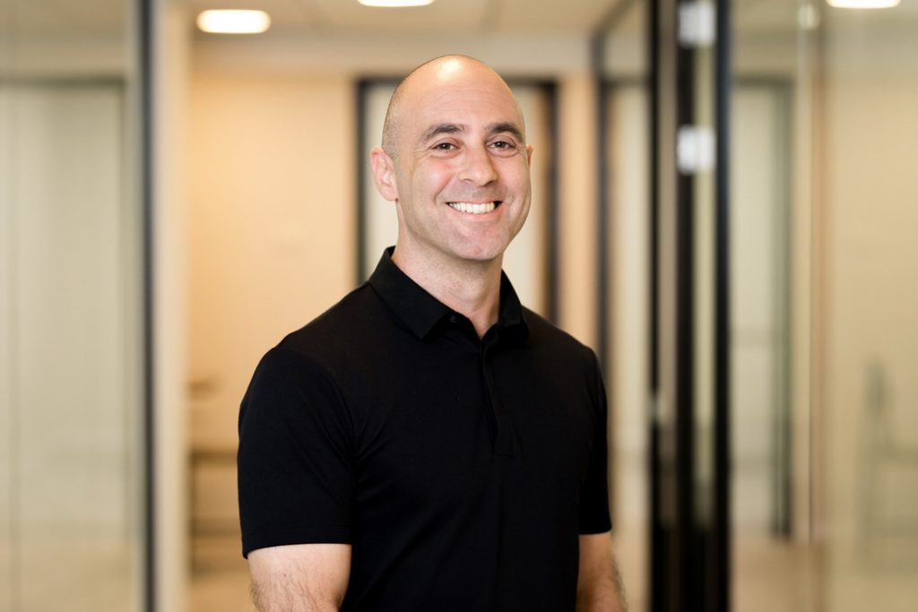 Portrait of otonomo CEO Ben Volkow smiling