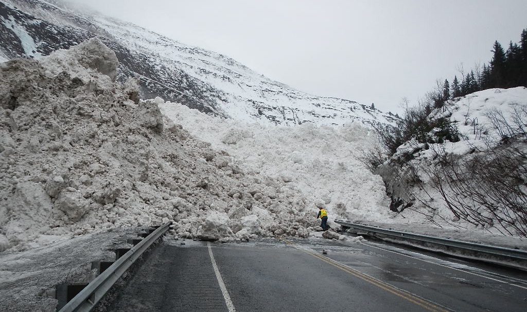 Massive landslide of snow blocks highway
