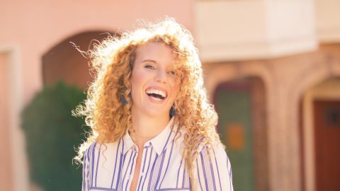 A photo of author and blogger Maxie McCoy.