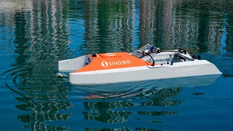 Clearbot Neo scoops up a floating plastic bottle
