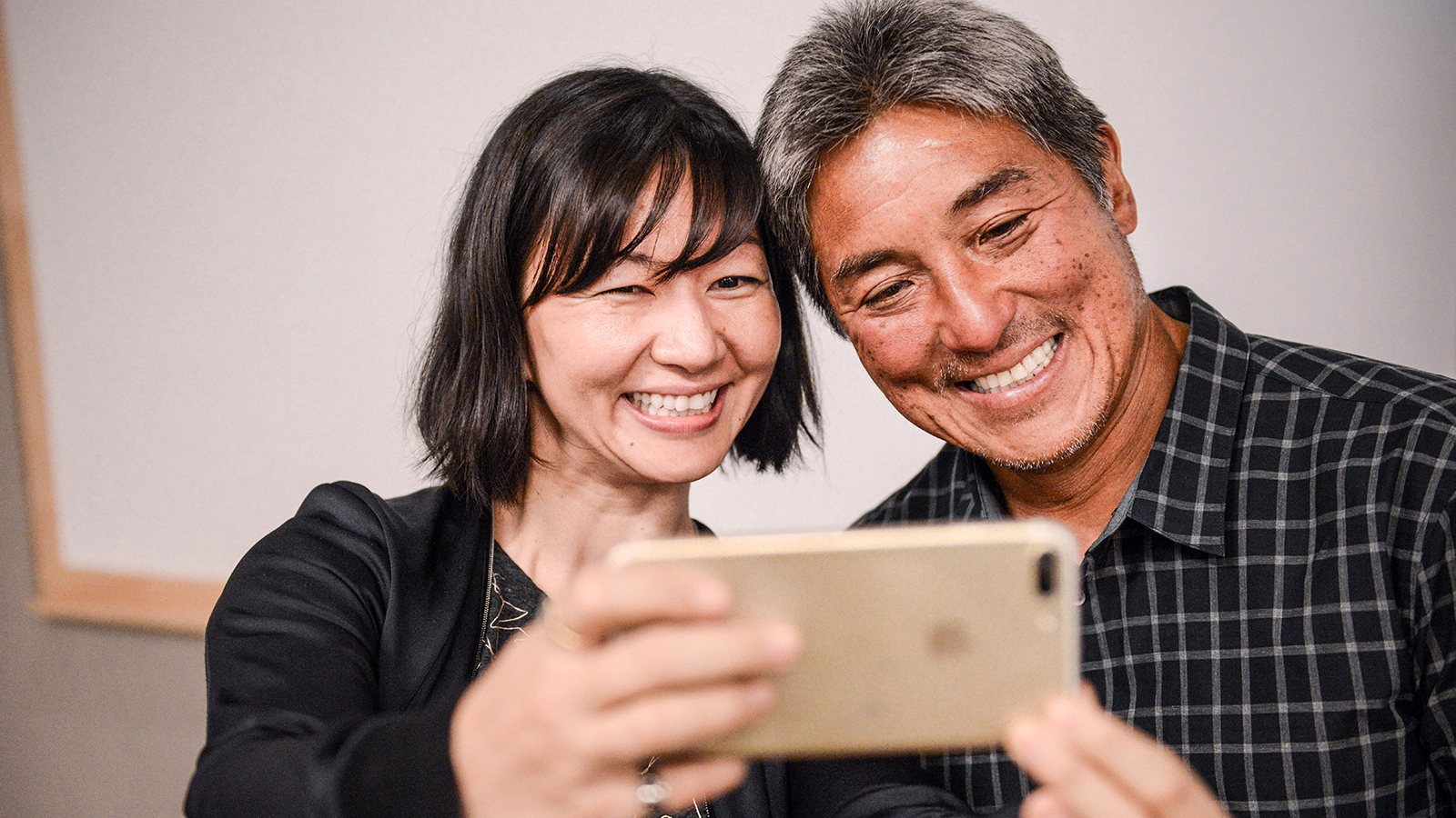 Tania Yuki (left) and Guy Kawasaki taking a selfie
