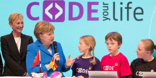 CeBIT 2016: Angela Merkel am Microsoft Stand