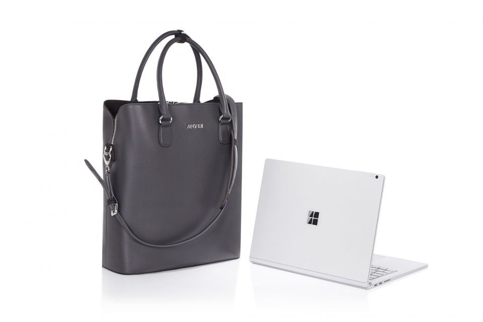 ANI Di Tasche für Surface Book