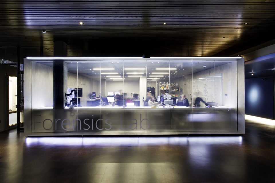 Microsoft Cybercrime Center: Forensics Lab