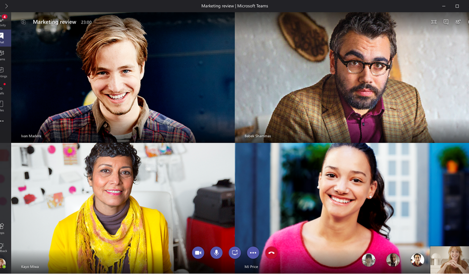 Vier Beschäftigte telefonieren via Video-Telefonie in Teams.