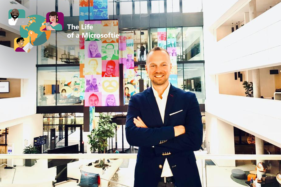 Thumbnail Jörg Harbach im Atrium von Microsoft Deutschland in München