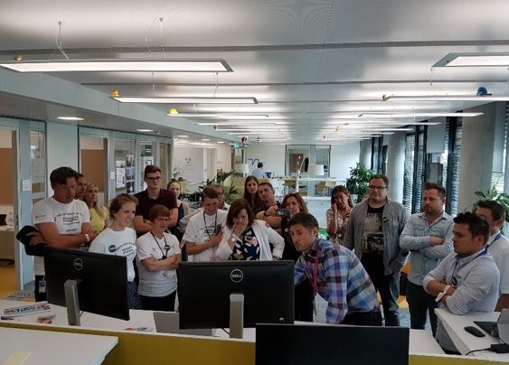 The picture shows the project team for Kinderhaus Atemreich working concentrated.