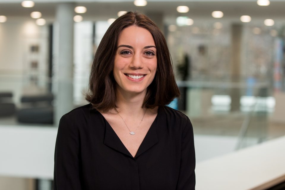 Portraitfoto von Stephanie Schopf, Volontärin bei Microsoft Deutschland