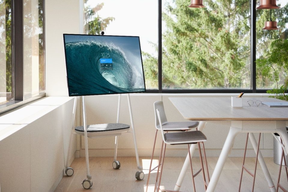 Surface Hub 2S