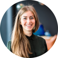 Foto von Johanna Ronsdorf, Trainee Business Communications AI & Innovation / Data Applications & Infrastructure