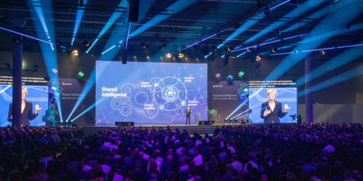 Bild der Bühne beim Microsoft Business Summit 2019 mit dem Thema Shared Intelligence