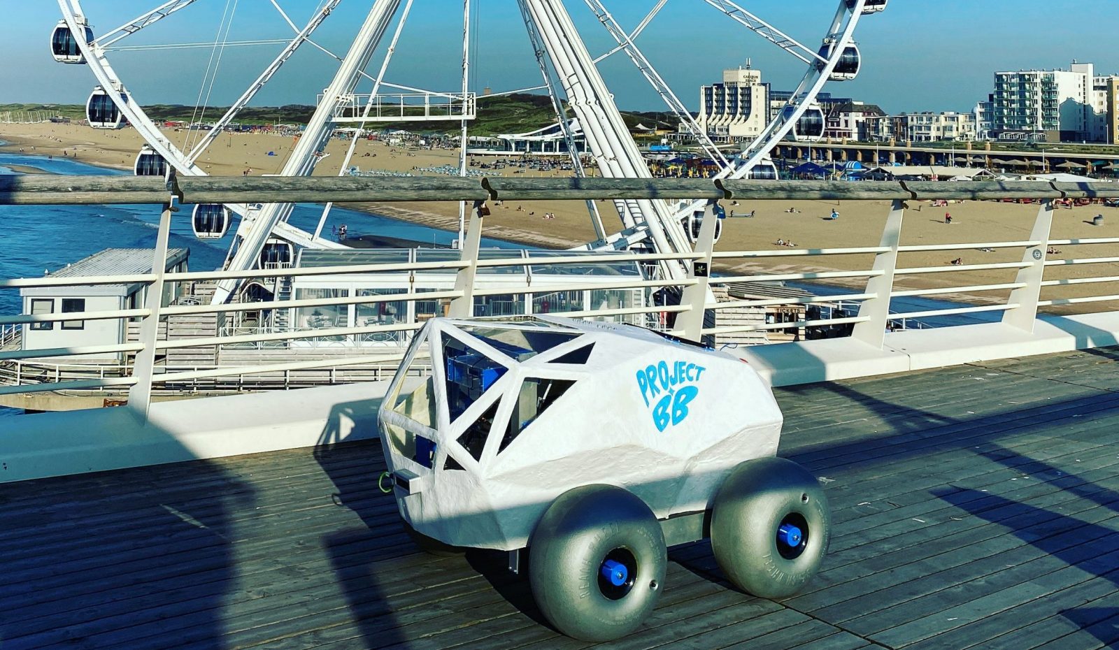 Der BeachBot in Scheveningen. Niederlande