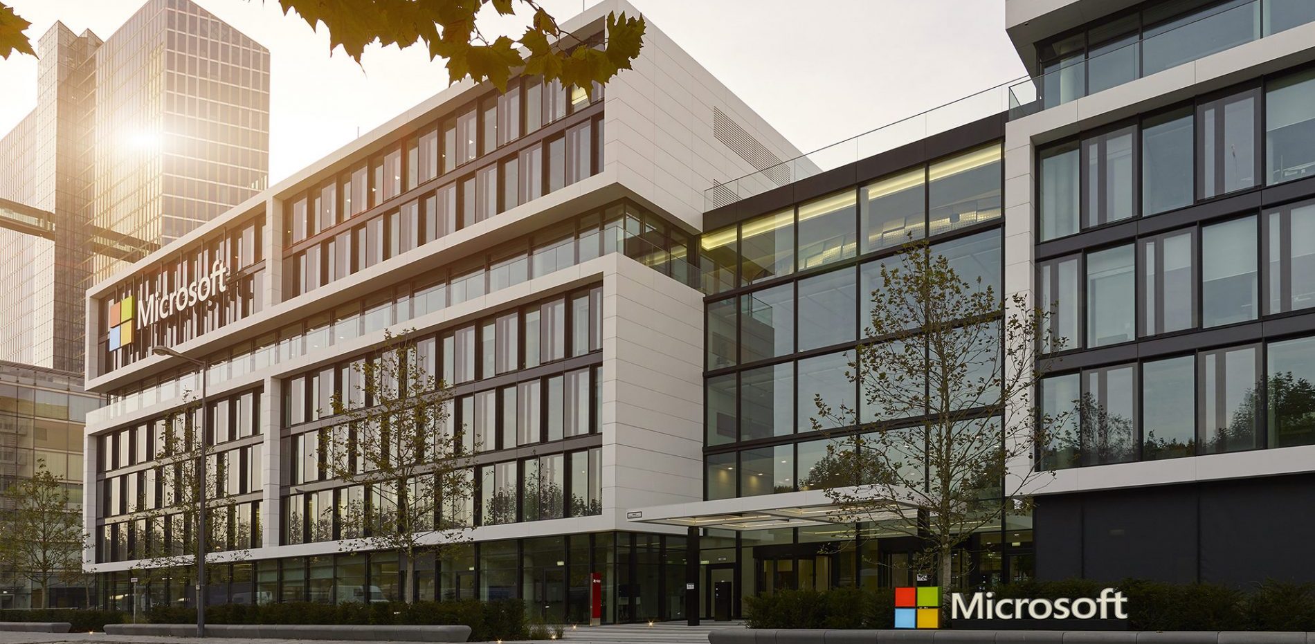 Außenansicht der Firmenzentrale von Microsoft Deutschland