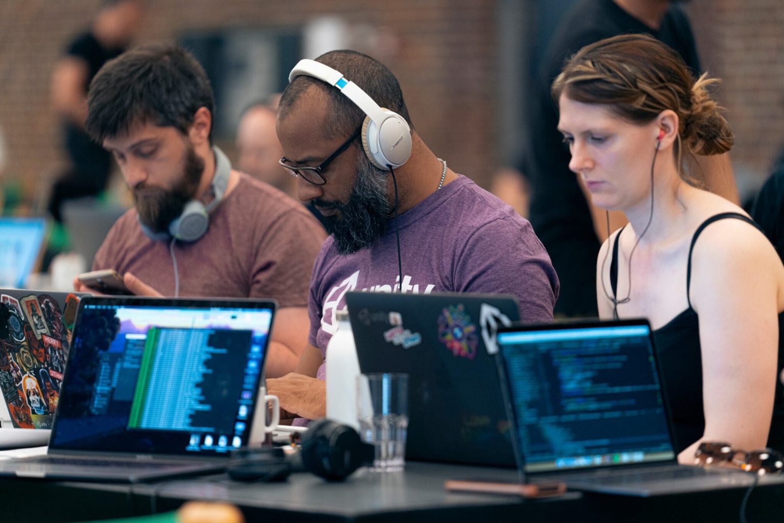 James Stone (centro)