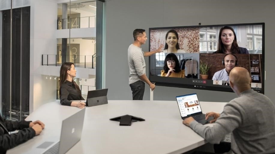 Surface Hub 2S