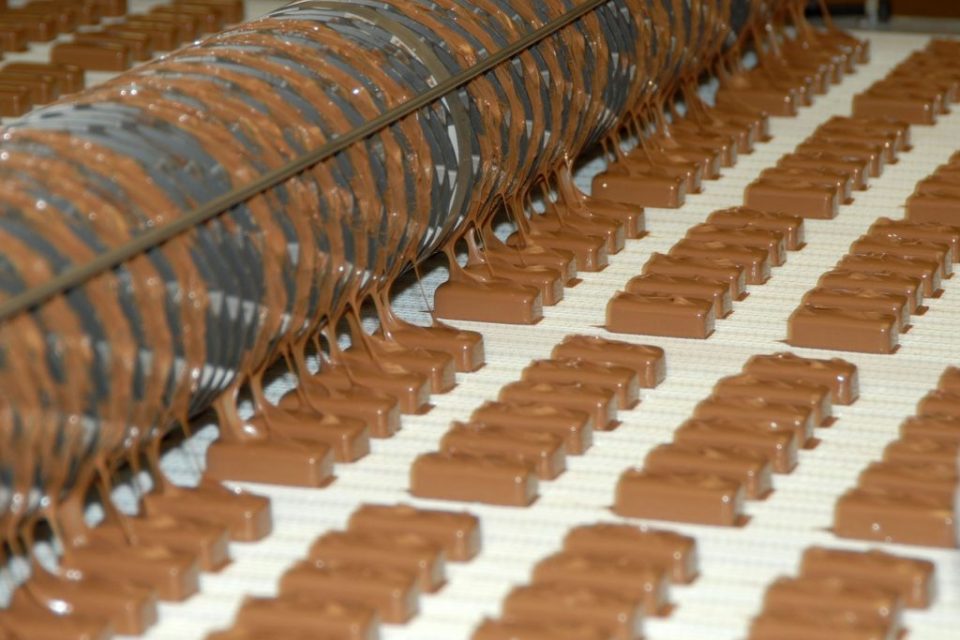 Chocolates en una fábrica