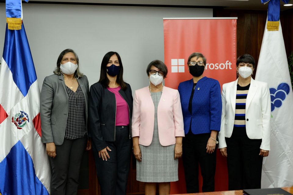 Firma de acuerdo ISFODOSU y Microsoft