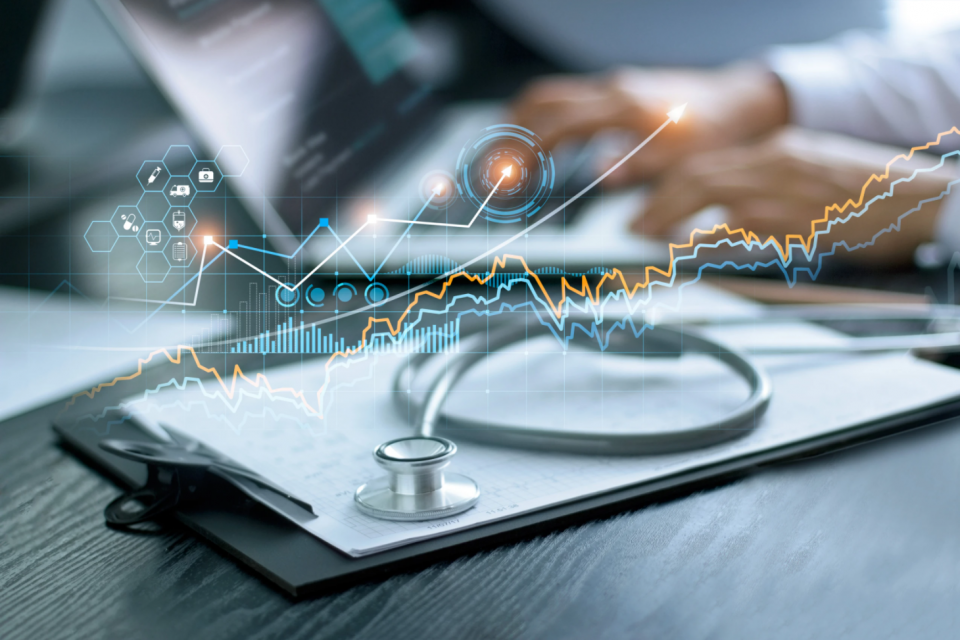 Datos y crecimiento del gráfico de negocio de la salud, estetoscopio con médico