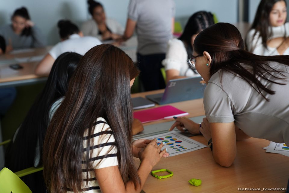 Lanzamiento de iniciativa CreSiendo Juntas