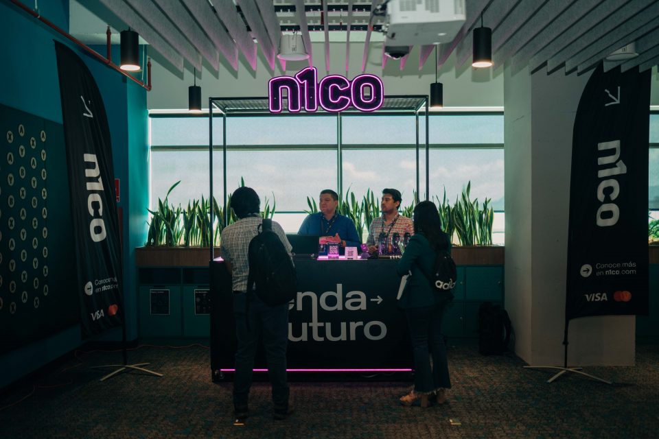 Entrada de n1co showroom para emprendedores