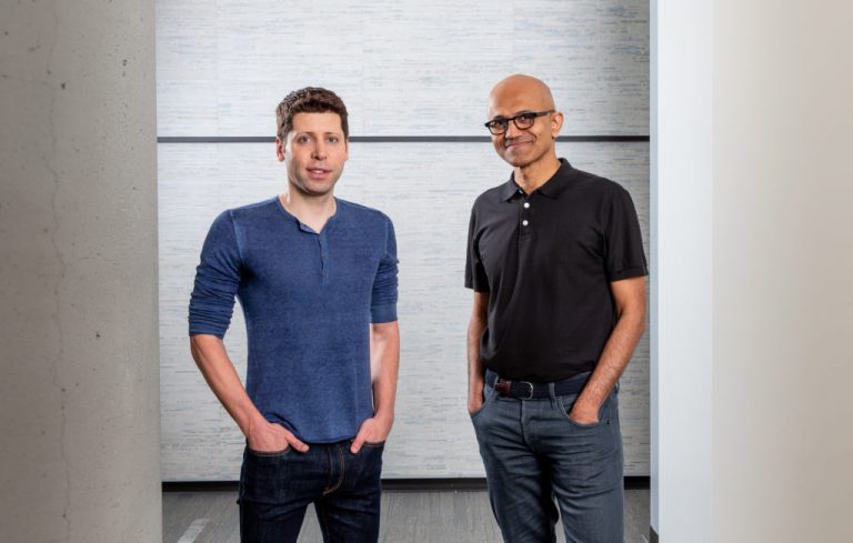 OpenAI y Microsoft forman una asociación exclusiva de cómputo.