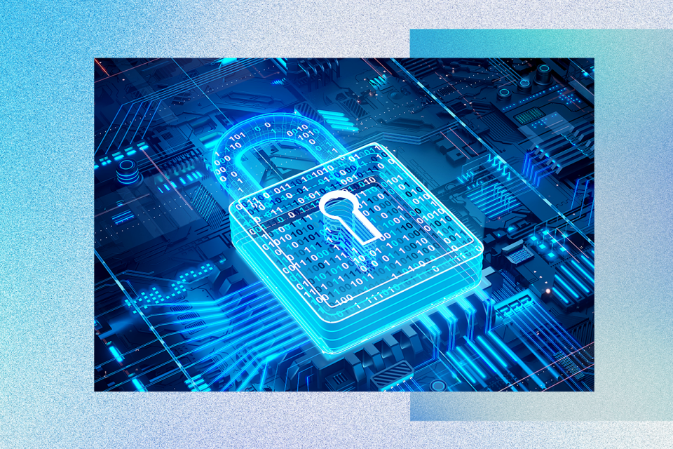 Collage digital con un candado superpuesto sobre un fondo de código binario y placa de circuito, simbolizando la ciberseguridad y la protección de datos, acompañado de un fondo abstracto con formas curvas y fluidas en tonos translúcidos de azul y púrpura, creando una textura brillante con profundidad y movimiento.