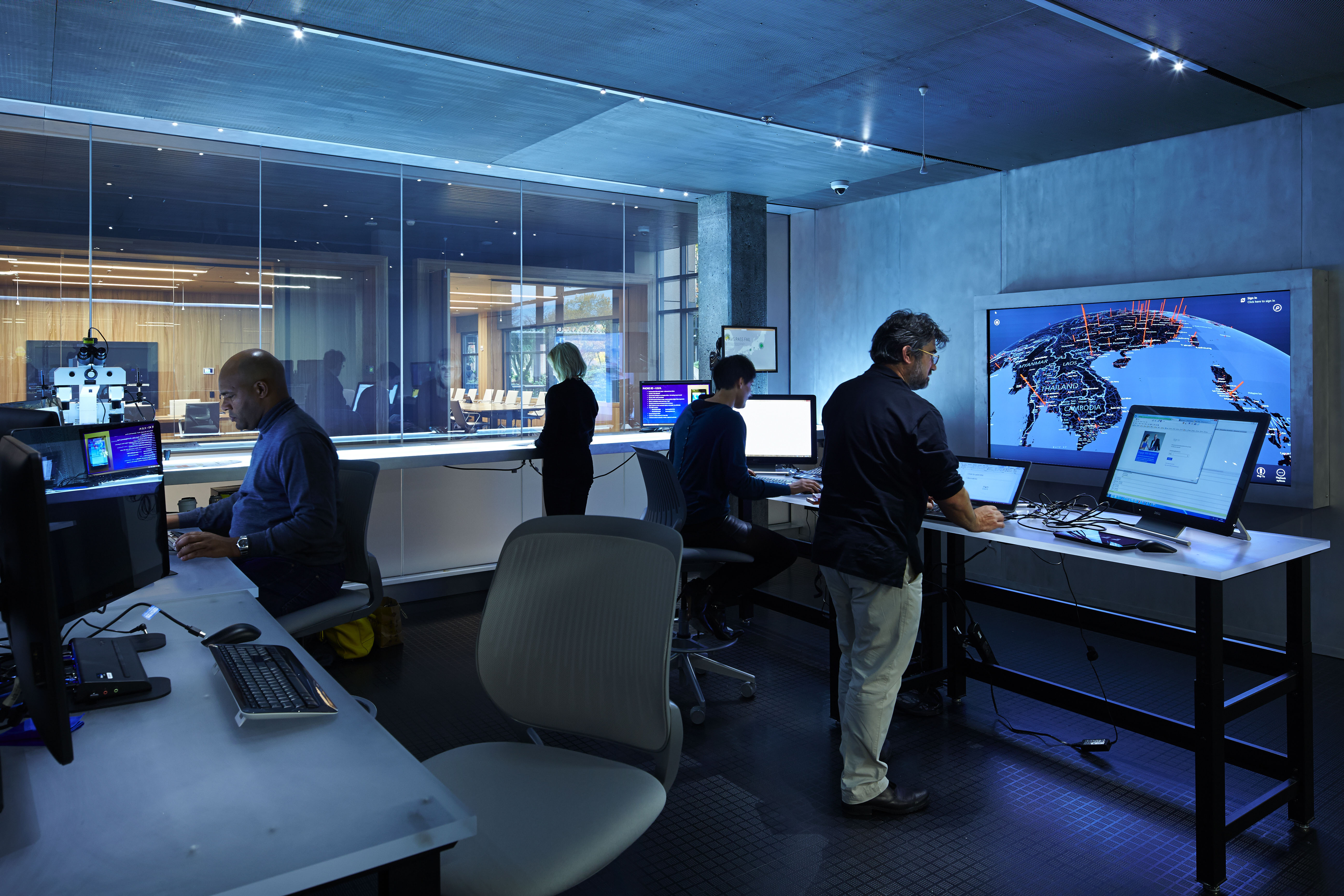 MIcrosoft Mitarbeiter in der Forschungsabteilung bei der Arbeit