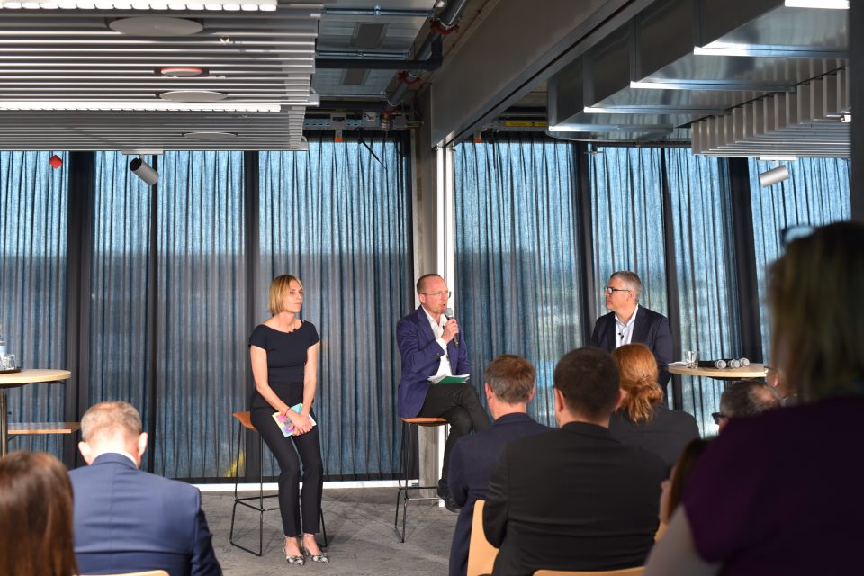 Ladina Caduff, Stefan Pabst, and Marc Holitscher Presenting the Innovate Switzerland Community.