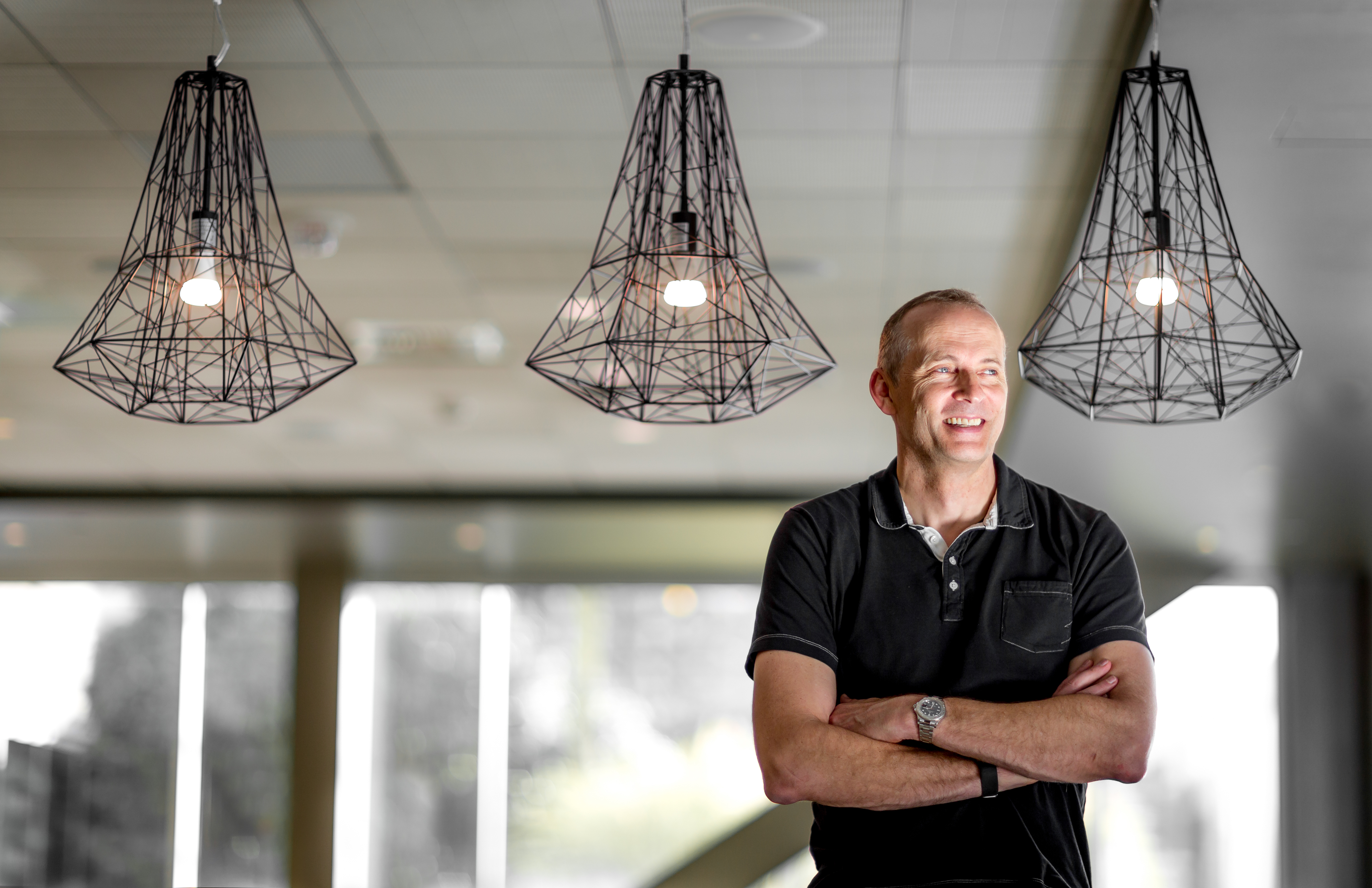 Todd Holmdahl, executivo da Microsoft que vai liderar o esforço científico e de engenharia para criar hardware e software quânticos escaláveis. (Foto: Scott Eklund/Red Box Pictures)