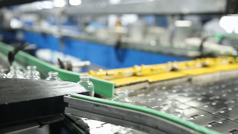 Garrafas numa linha de produção