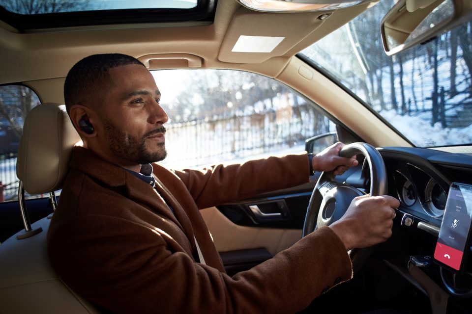 Motorista dentro do carro