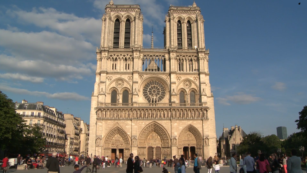 Fachada da Catedral de Norte-Dame.