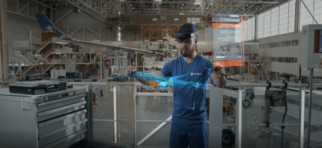 Engenheiro da Airbus usa o HoloLens.