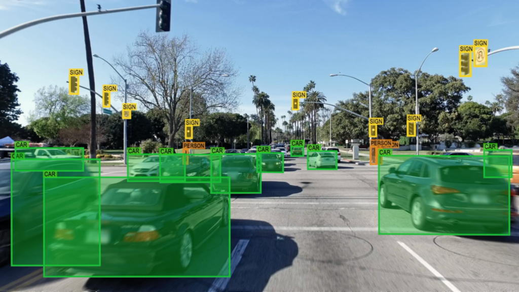 Veículos rotulados por inteligência artificial.