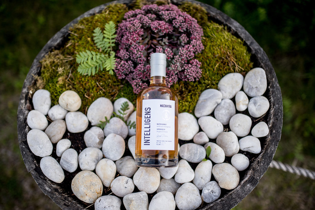 Garrafa de uísque da Mackmyra.