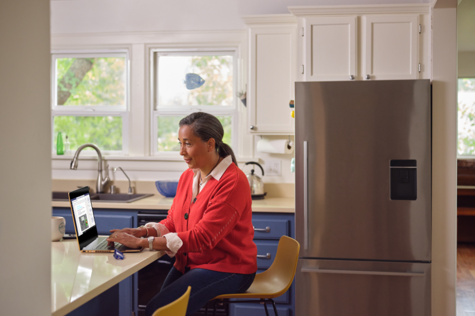 mulher em home office