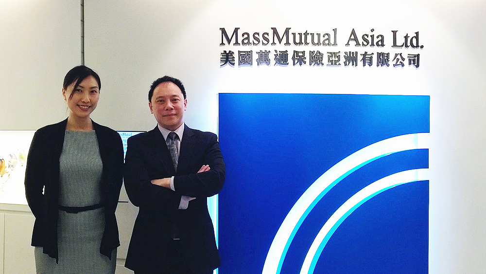 (From the left) Flora Yu, Data Insights Product Marketing Manager of Microsoft Hong Kong and Daryl Cheng, Senior Vice President, Management Information Systems, MassMutual Asia.