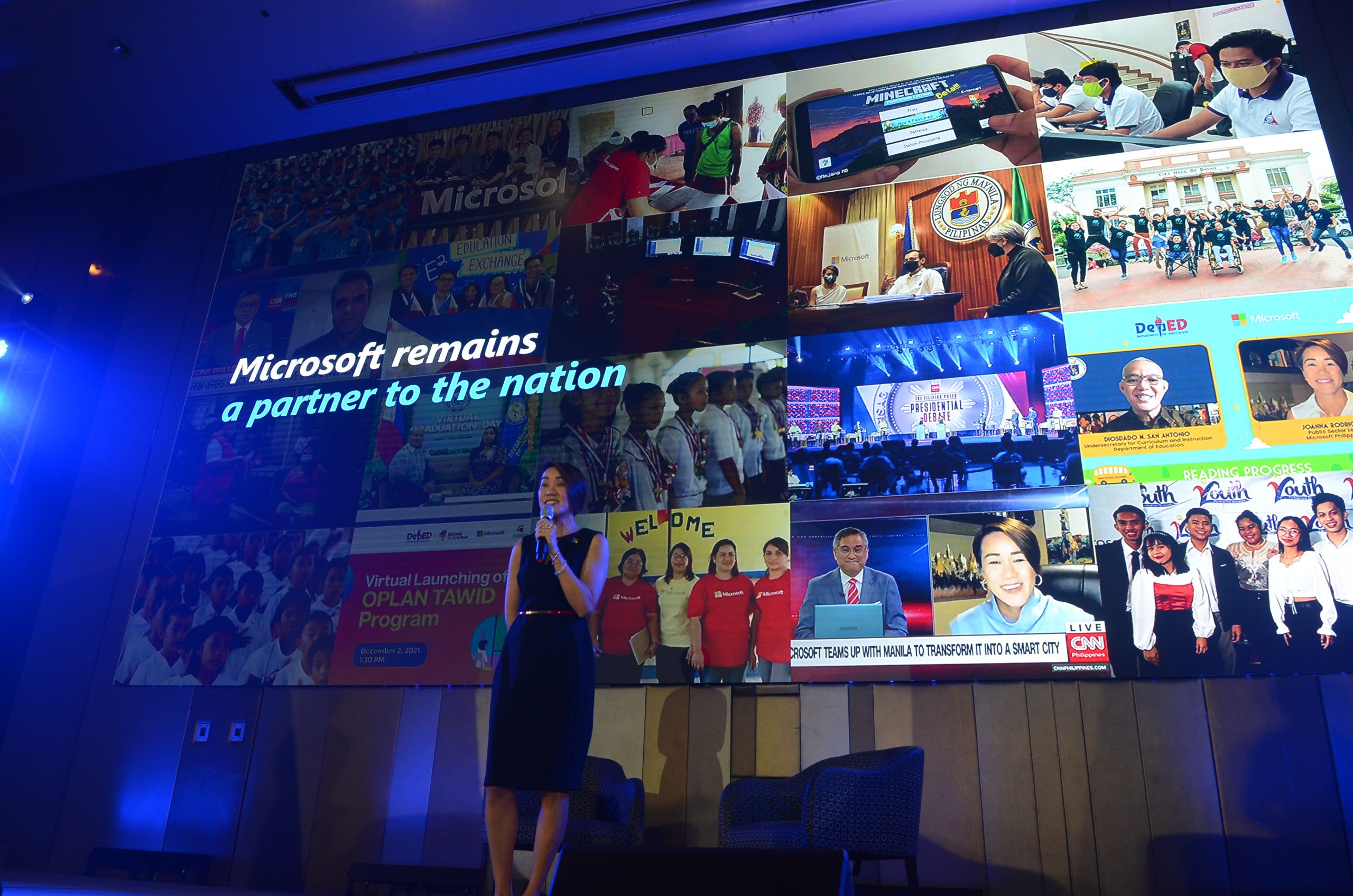 woman speaking at conference