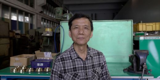 世德工业的资深工程师徐文全过去把大部分时间都花在保证机器的精确运行上