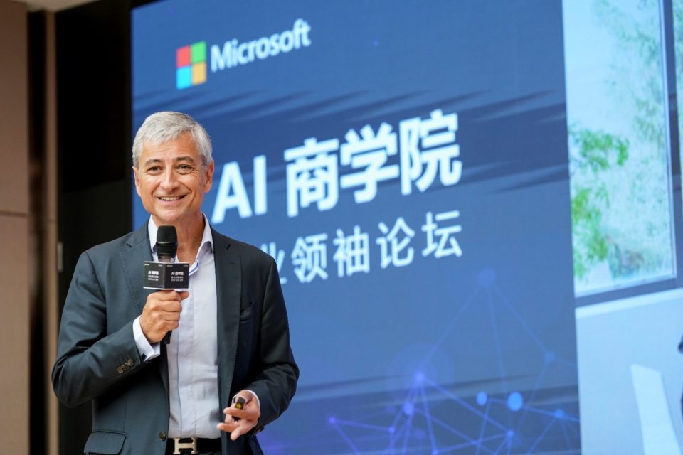 微软公司执行副总裁，全球销售、市场营销和业务运营总裁 让 ∙ 菲力浦 ∙ 古德华