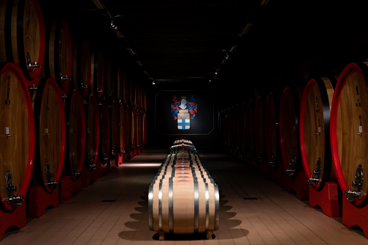 图为一家酒庄