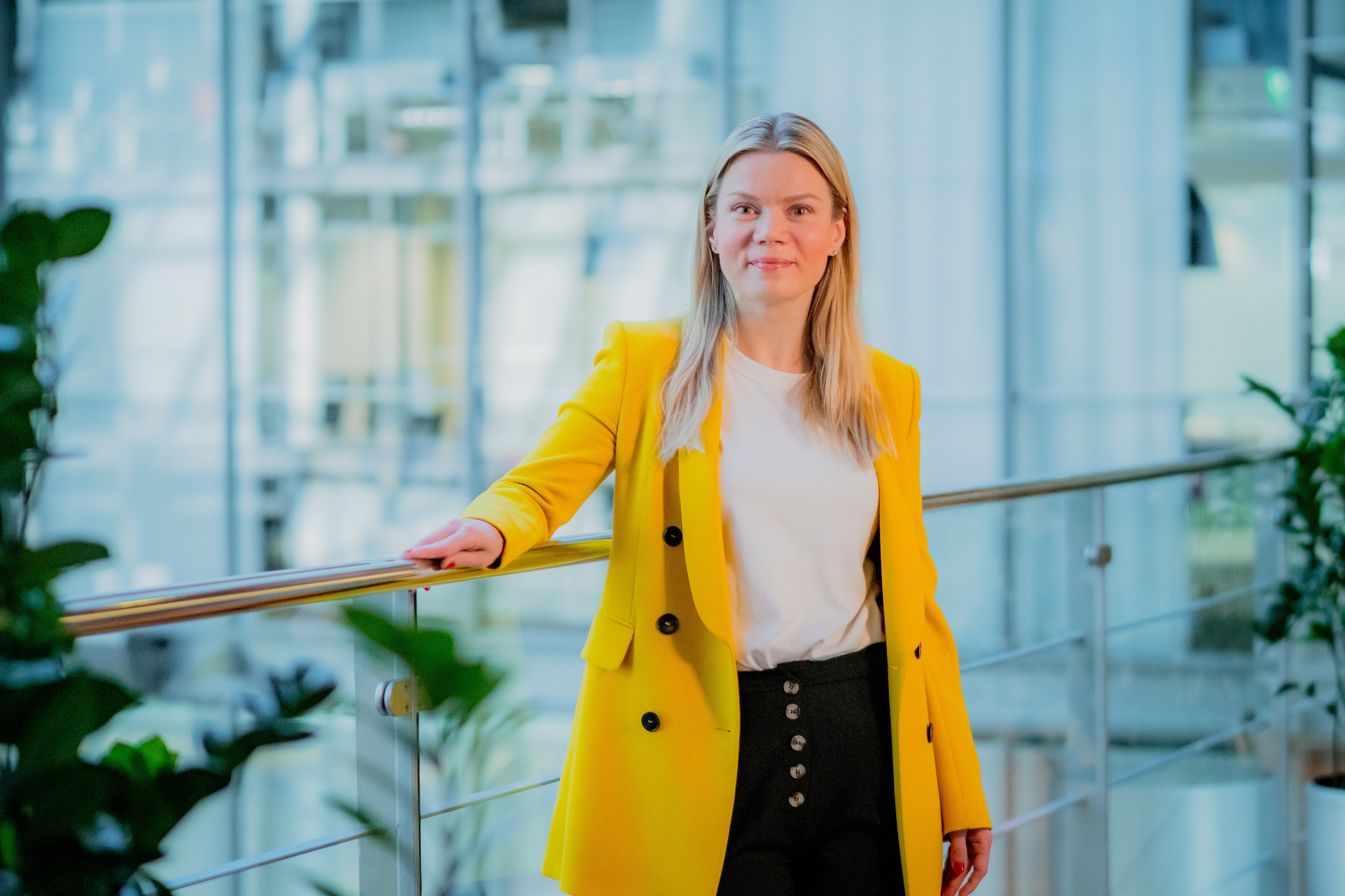 Kuvassa on Microsoft Oy:n talousjohtaja Terhi Horppu