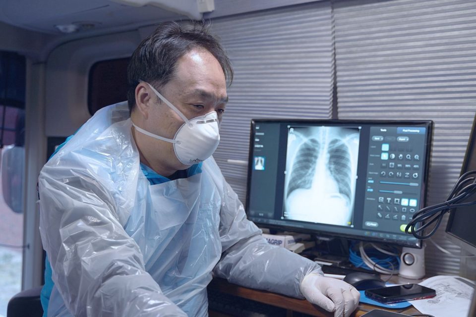 A medical worker in Daegu, South Korea, examines a patient’s chest x-ray with Lunit INSIGHT CXR. Credit: Lunit