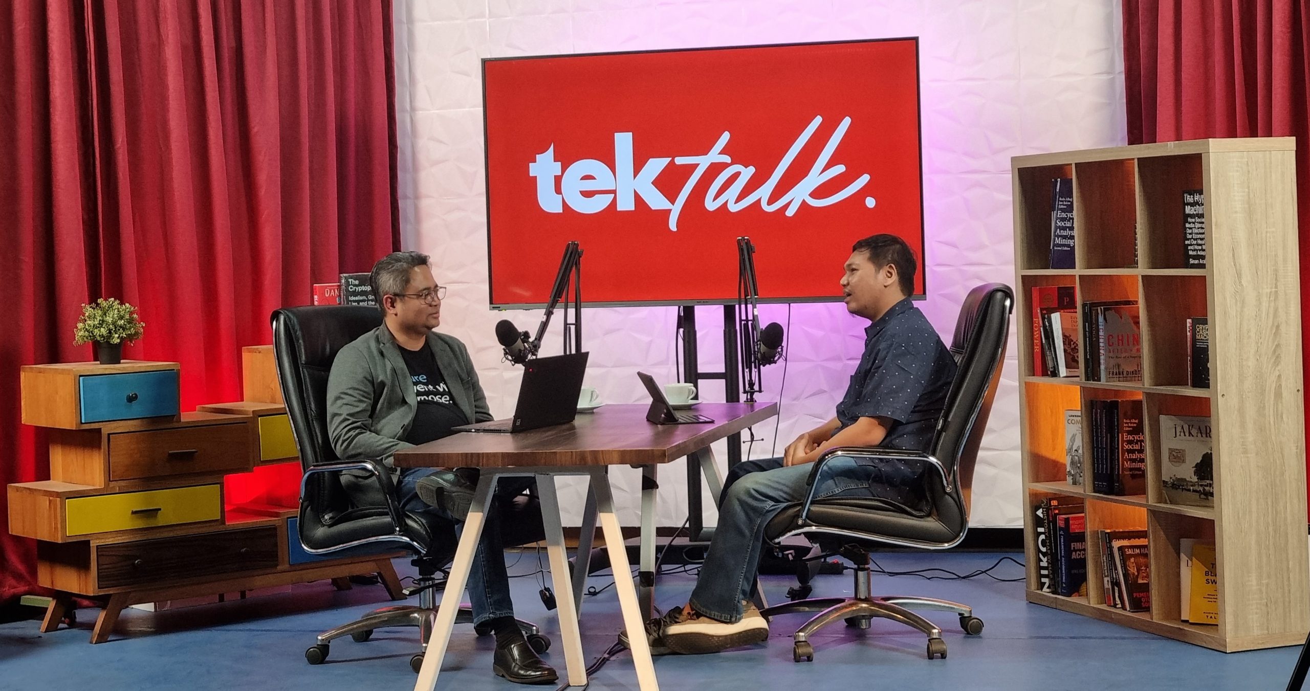 A photo of a podcast recording session